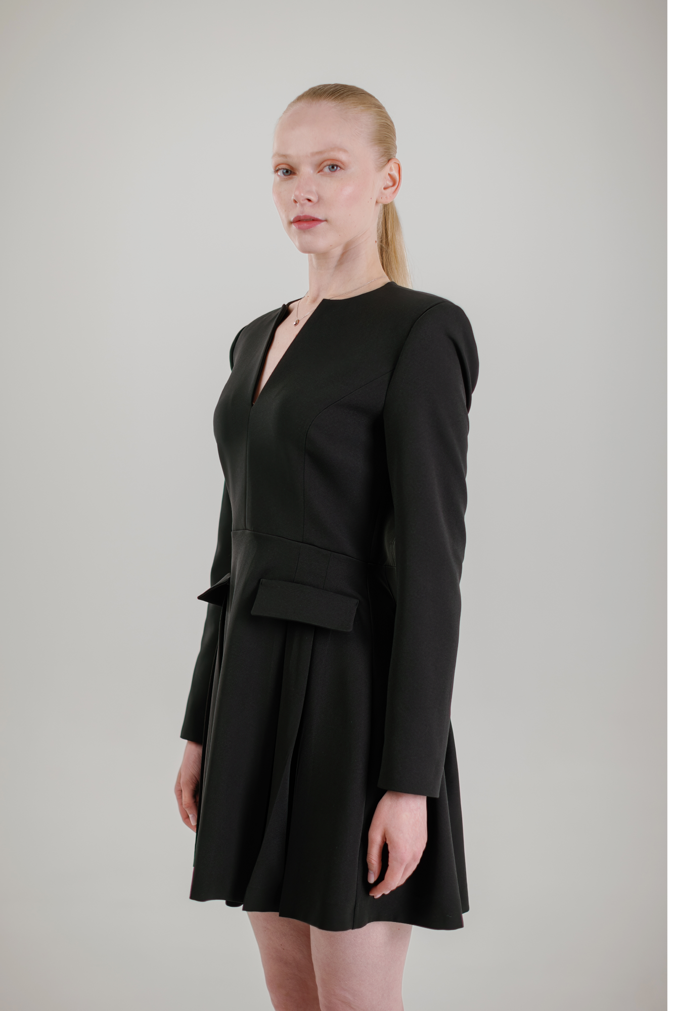 NADREALNI V-NECK MINI DRESS - BLACK