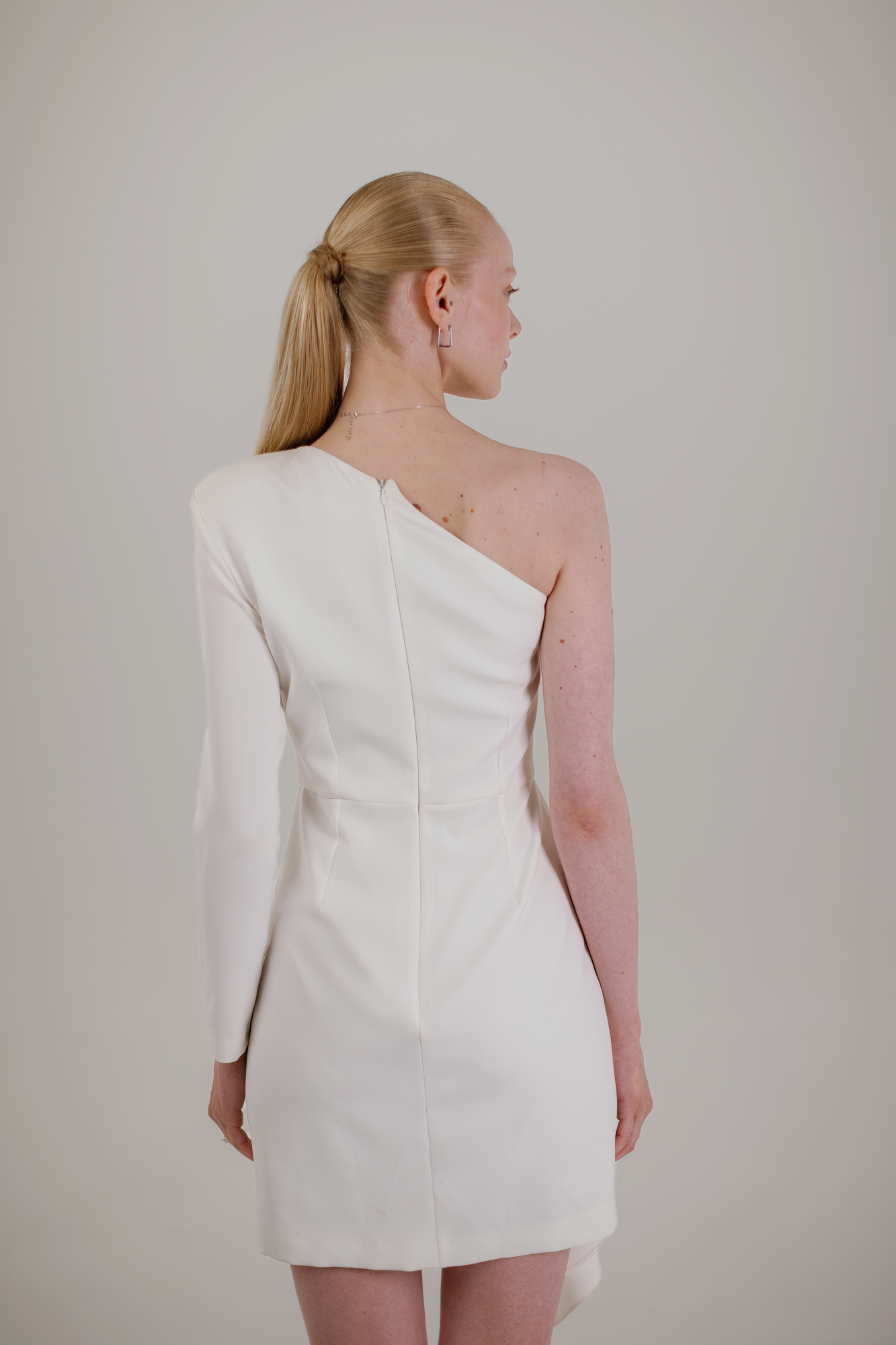 SANJIVA ASYMMETRICAL COLLAR MINI DRESS - WHITE