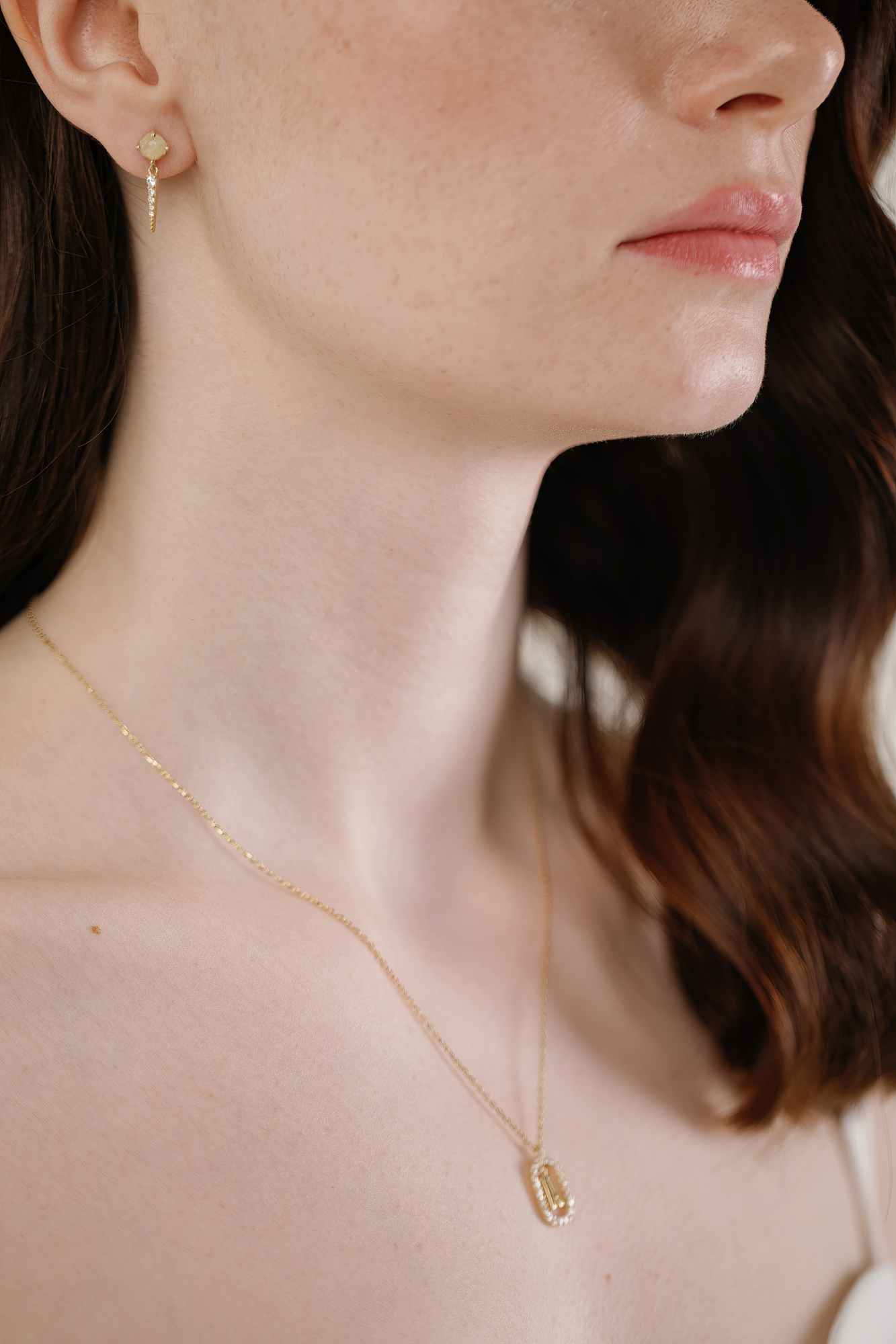 LUNA MINI OVAL LETTER NECKLACE