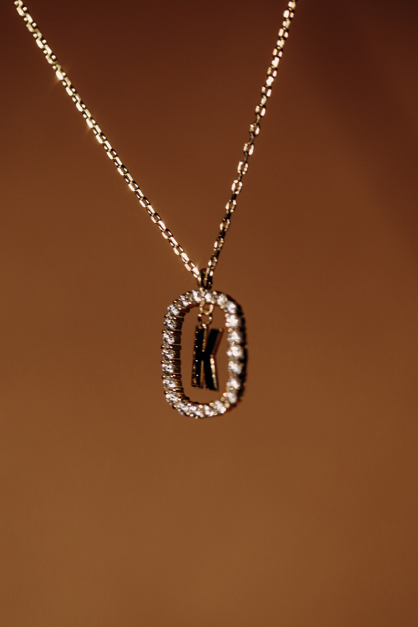 LUNA MINI OVAL LETTER NECKLACE