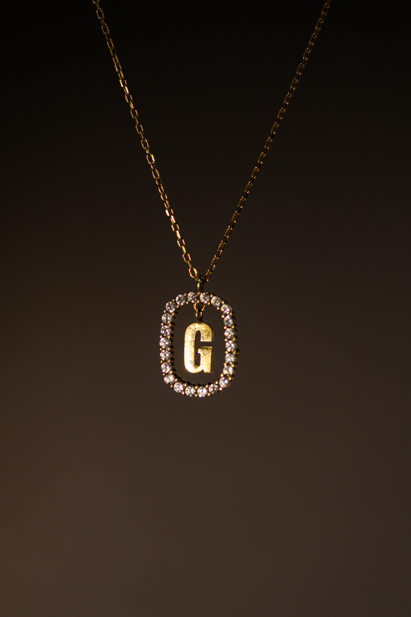 LUNA MINI OVAL LETTER NECKLACE